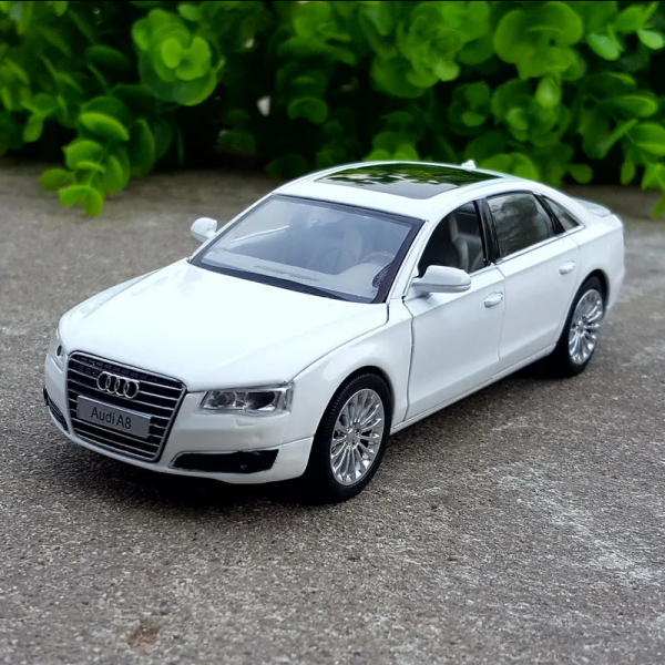 AUDI A8 toy car in 1:32 scale